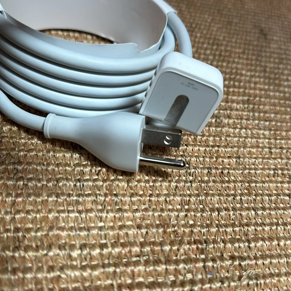 Apple Power Adapter Extension Cable A1 2.5a 125V 3-prong 1.8M NEW
